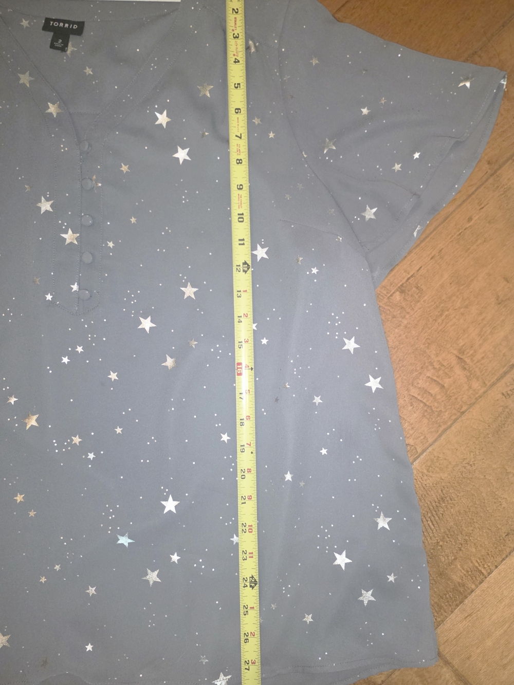 torrid Gray Star-Print Short Sleeve Button Front Blouse - Picture 5 of 6